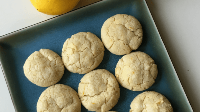 Lemon Vanilla Crinkle Cookies cookies on a blue square plate with two lemonsLemon Vanilla Crinkle Cookies Nut Free Wok